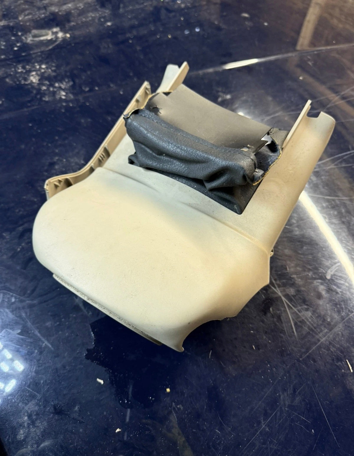 ROVER 75 SANDSTONE BEIGE STEERING COLUMN SURROUND COWL UPPER & LOWER QRB100460