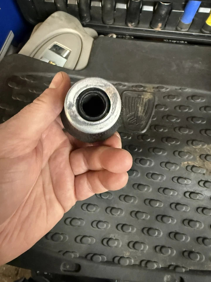 MG ZR/ZS/ZT Manual Push Fit Gear Knob (Part #: UKJ000440) 2002 - 2007