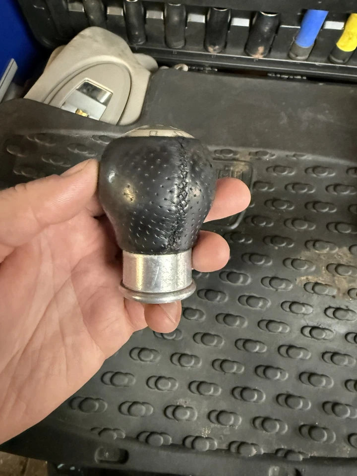 MG ZR/ZS/ZT Manual Push Fit Gear Knob (Part #: UKJ000440) 2002 - 2007