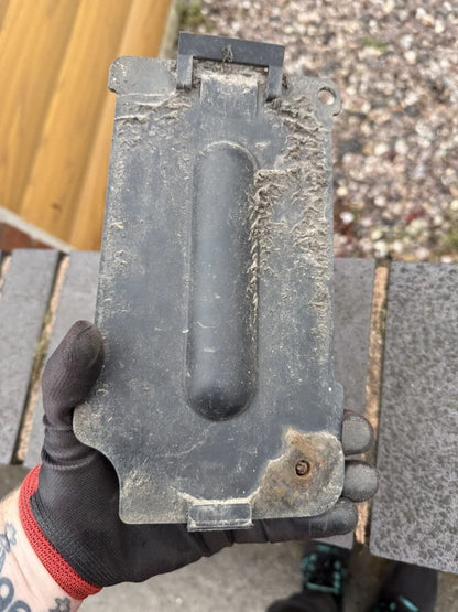 ROVER 75 MG ZT N/S FRONT WING LINER BULB FLAP  CLG000030